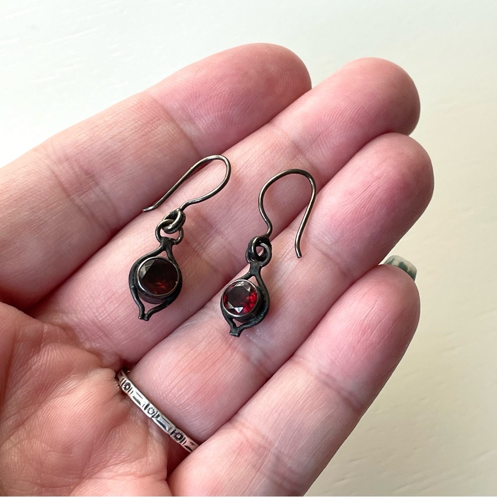 Vintage Old Pawn style red stone/glass dangle earrings garnet? - Picture 8 of 11